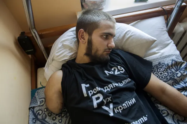 «Рани» на світлинах героїв закликають львів’ян до реінтеграції бійців у суспільство — фото 2