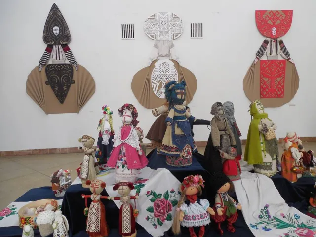 1 000 етноляльок у Львові оповідають про дитинство прабабусь і дідусів — фото 3