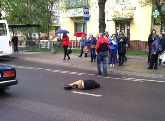 Збитого на дорозі хлопця вдруге переїхала «швидка»! — фото 1