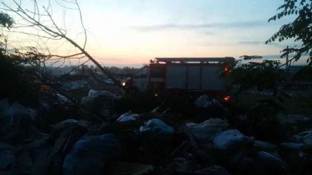 Сміттєва пожежа у Львові: дні чиновників і ночі вогнеборців — фото 3